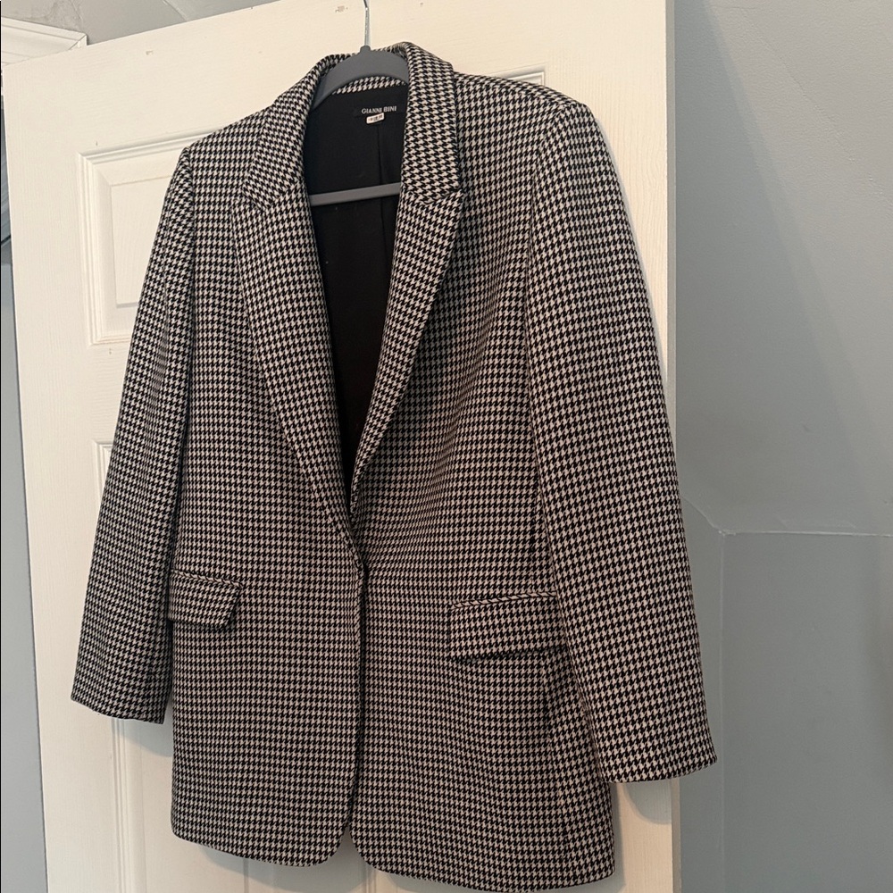 Gianni Bini Black and White Houndstooth Blazer